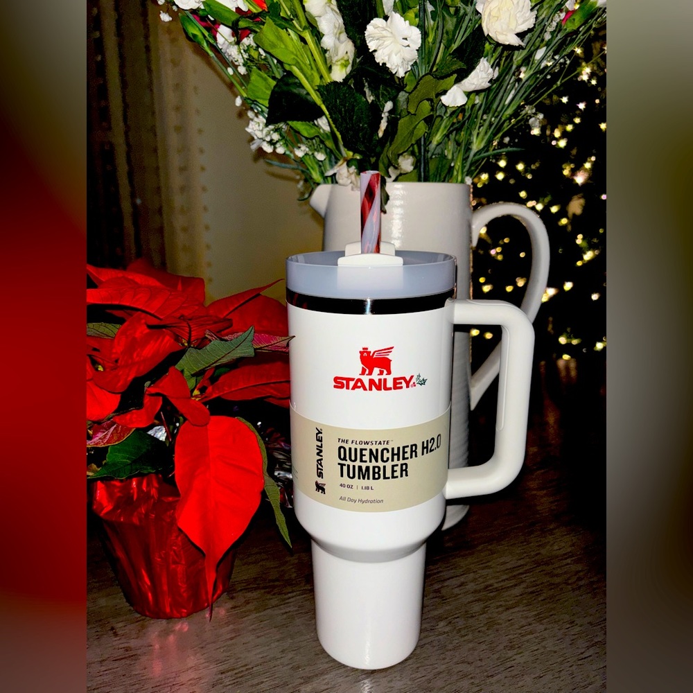 Stanley Mistletoe Twist , 40 oz Quencher